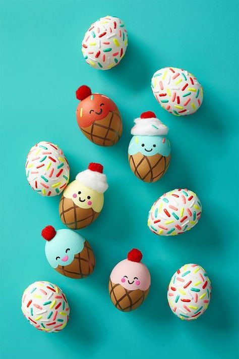 Simple Easter Egg Designs, Easter Egg Competition Ideas, Cool Easter Eggs, Animal Easter Eggs, Creative Easter Eggs, Easter Egg Art, Fun Easter Crafts, Easter Egg Wreath, Easy Easter Crafts