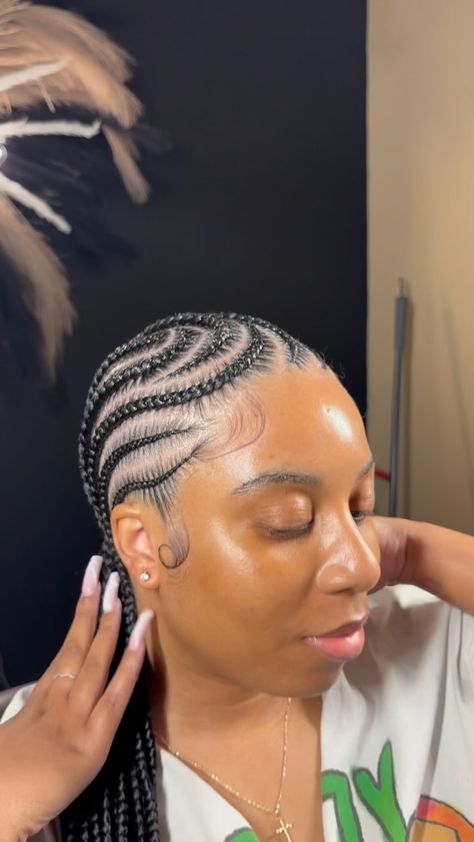 Houston Stitch Braids | So pretty!!!! Look at all this HAIR & my client is GORGEOUS! come on skinnn MAY books are officially open!!! Style: SIGNATURE More on… | Instagram Ashanti Braids, Small Stitch Braids, 10 Stitch Braids, Quick Braids, Girly Hairstyles, Books Open, Hairstyles Pictures, Feed In Braids Hairstyles, Workout Hairstyles