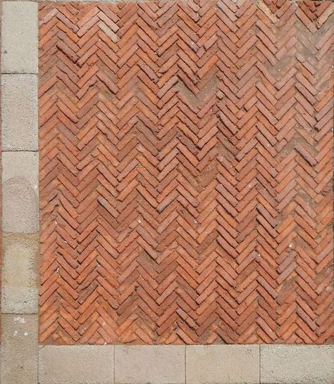 Floor With Border, Herringbone Brick Floor, Herringbone Brick, Brick Floor, Paving Pattern, Paver Designs, Brick Cladding, Brick Detail, Brick Paving