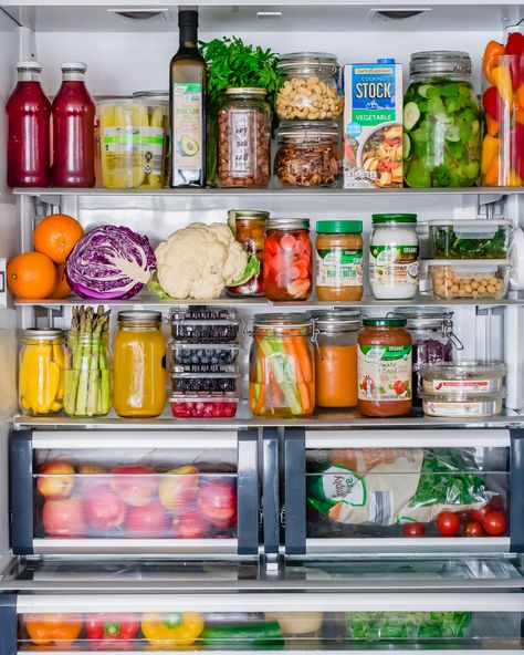 Tips on how to stock your fridge for success, including an affordable vegan grocery shopping list and lots of easy, healthy vegan meal prep ideas to help you kick off the new year right! Healthy Vegan Meal Prep, Vegan Meal Prep Ideas, Rainbow Plant Life, Healthy Fridge, Seared Chicken Breast, Vegan Grocery, Meal Prep Ideas, Pickled Veggies, Fridge Organization