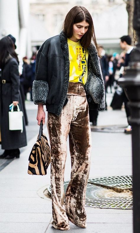 Still Into Velvet? Velvet Street Style, Fashion Me Now, Moda Hippie, Vogue France, Winter Street, Velvet Trousers, Winter Chic, Elegante Casual, Looks Street Style