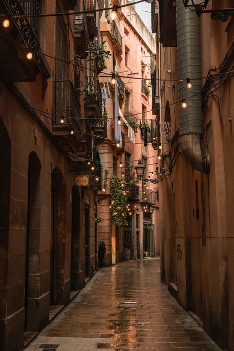 Barcelona Streets, Spain Streets, Barcelona Aesthetic, Barcelona Street, Barcelona Architecture, Spain Aesthetic, Barcelona City, Barcelona Travel, Spanish House