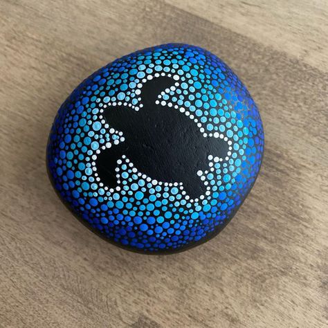 How To Paint A Turtle On Canvas, Painted Rocks With Dots, Turtle Stone Painting, Dot Art Painting Easy, Turtle Rocks Painted Stones, Dotted Rock Painting, Dot Rock Art, Rock Dotting Ideas, Painted Rocks Dots