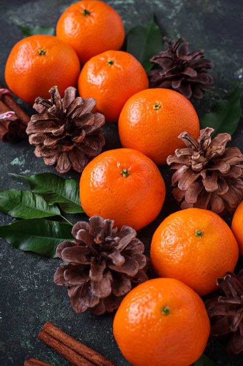 A rather simple composition with tangerines, pine cones and cinnamon sticks. The bright contrast between the orange and dark background really makes the fruits pop! Simple Composition, Fruit Picture, Christmas Fruit, Fruit Photography, Beautiful Fruits, God Jul, Orange Fruit, Dark Background, Fruits And Veggies