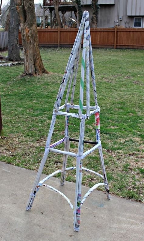 Engineering Challenge -- build a kid-sized Eiffel Tower from newspapers! Paper Eiffel Tower, Mess Free Craft, Science Diy, Paper Tower, Recycled Crafts Kids, Engineering Challenge, Steam Activities, Tower Building, Project For Kids