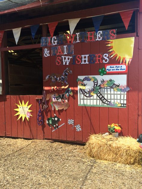 4H Horse Stall Decorations - Queen, Princess, County, State, pigs 4h Fair Stall Decorations, Horse Stall Decorations For Fair, Horse Stall Decorations, 4h Fair, Stall Decorations, Chicken Barn, Blue Horse, Horse Stalls, 4 H