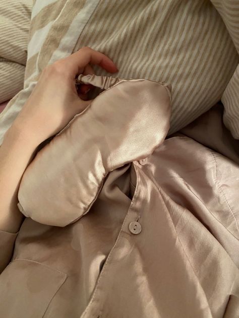 Satin Pyjamas Aesthetic, Beauty Sleep Aesthetic, Sleeping Mask Aesthetic, Pajama Set Aesthetic, Aesthetic Sleep, Silk Bedroom, Pajamas Aesthetic, Set Aesthetic, Sleep Bed