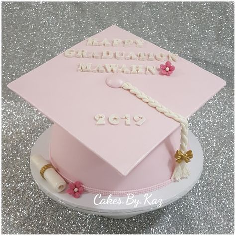 Graduation Hat Cake, Pink Graduation Cakes, Graduation Pink Cake, Graduation Cake Accounting, Graduation Party Cake, Hat Cake, Senior Graduation Party, Graduation Hat, Senior Graduation