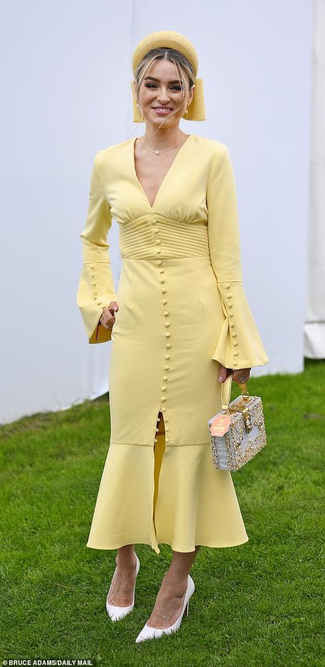 The cream of the crop! The Grand National's most glamorous racegoers Outfits For The Races Ladies Day, Grand National Outfits, Ladies Day At The Races Outfit, Kim Kardashian Home, Spring Racing Fashion, Race Day Fashion, Kardashian Home, Oaks Day, Race Day Outfits