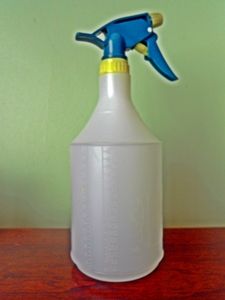 How to Eliminate Static Cling With Homemade Remedies Green Cleaning Recipes, Homemade Fabric Softener, Homemade Cleaning Recipes, Liquid Fabric Softener, Diy Essentials, Diy Sprays, Best Cleaning Products, Diy Cleaners, Dryer Sheets