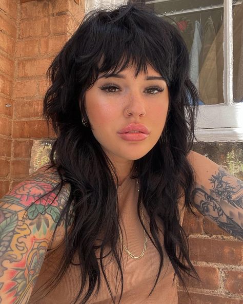 Punk Hair Curly, Edgy Hair Long, Edgy Long Hairstyles, Long Shag Mullet, Curly Punk Hair, Long Punk Hair, Shaggy Haircuts For Women, Shaggy Layered Haircut, Curly Hair Fringe