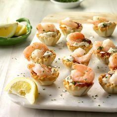 Shrimp Tartlets Recipe -Fill mini tart shells with a cream cheese mixture, then top with seafood sauce and shrimp for a picture-perfect look and delightful taste. This recipe makes a great appetizer, or serve several for a fast, light meal. —Gina Hutchison, Smithville, Missouri Cold Shrimp Appetizers, Shrimp Appetizers Easy, Cold Shrimp, Shrimp Appetizer Recipes, Ensalada Caprese, Sauce Cocktail, Queso Brie, Tartlets Recipe, Progressive Dinner