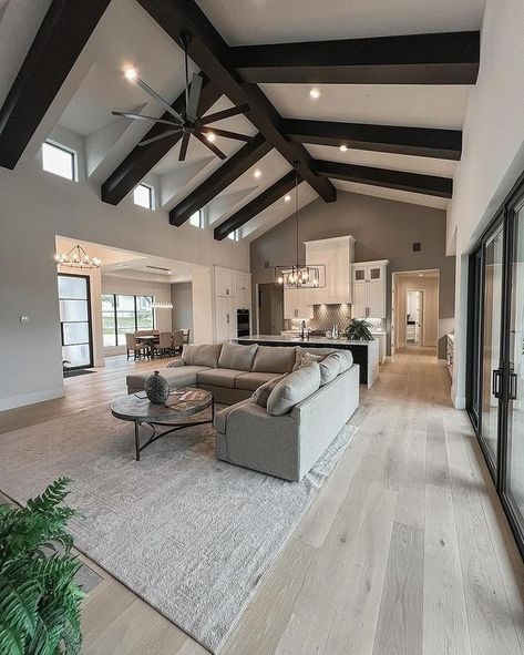 Dream Homes of Texas (@dreamhomesoftexas) • Instagram photos and videos Texas Dream Home, Texas Interior Design, Farmhouse Interior, Home Tours, Texas Homes, San Antonio Texas, Home Inspiration, Home List, Hill Country