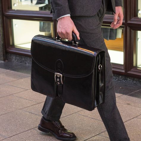 Men Briefcase Business, Briefcase Aesthetic Men, Holding Briefcase Reference, Briefcase Drawing, Men's Leather Briefcase, Mens Briefcase, Men Briefcase, Business Bags Men, Black Briefcase