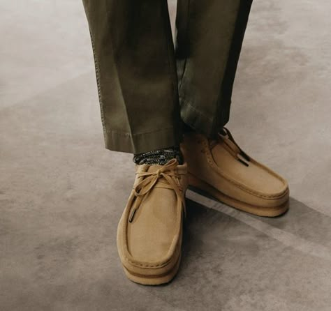 Clarks Wallabees Men Outfit, Wallabees Outfit Men, Clarks Wallabees Outfit, Clarks Wallabees Men, Wallabees Outfit, Clarks Shoes Mens, Comfy Fall Sweaters, Clarks Wallabees, Camping Style