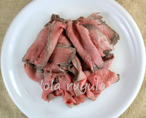 Roast Beef Marinade, Roast Beef Seasoning, Roast Beef Deli Meat, Deli Style Roast Beef, Roast Beef Salad, Deli Roast Beef, Horse Radish, Beef Rump Roast, Rare Roast Beef