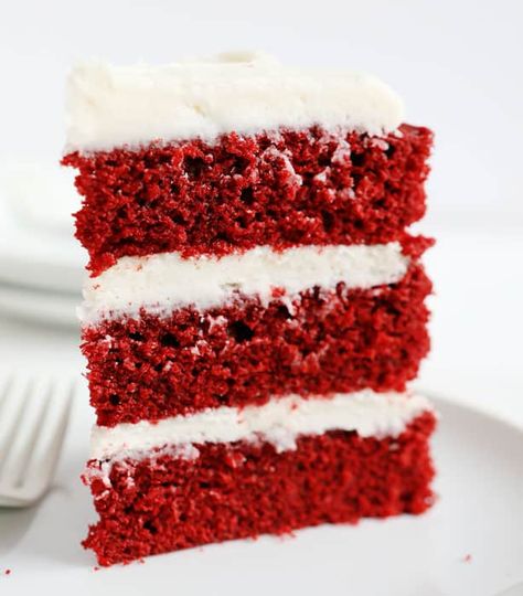 Red Velvet Cake Recipe Easy, Resep Muffin, Redvelvet Cake, Best Red Velvet Cake, White Chocolate Frosting, Bolo Red Velvet, Inside Cake, Buttermilk Cake, Red Velvet Cake Recipe