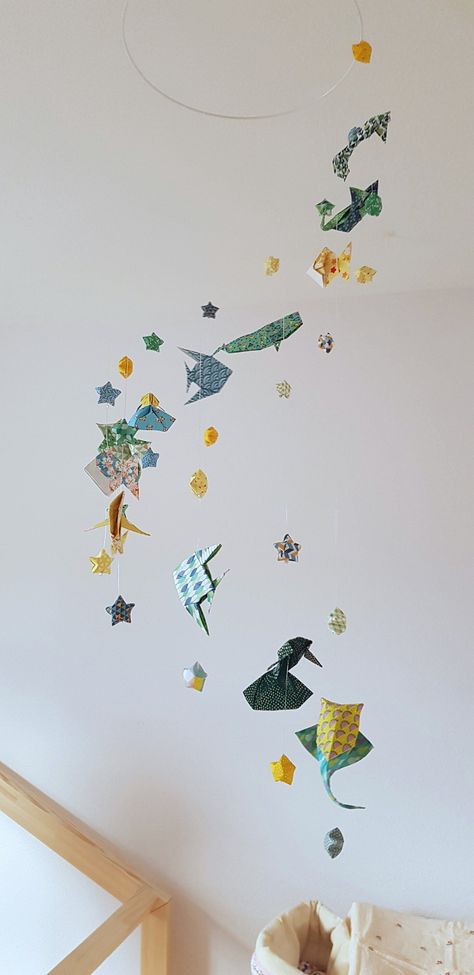 Embrace the joy of crafting and let your creativity shine through the intricate designs and techniques of paper crafts. Origami Ceiling Decoration, Small Paper Origami, Origami Ocean Animals, Origami Room Decor, Sea Origami, Sea Theme Room, Wall Origami, Origami Sea Creatures, Origami Ocean