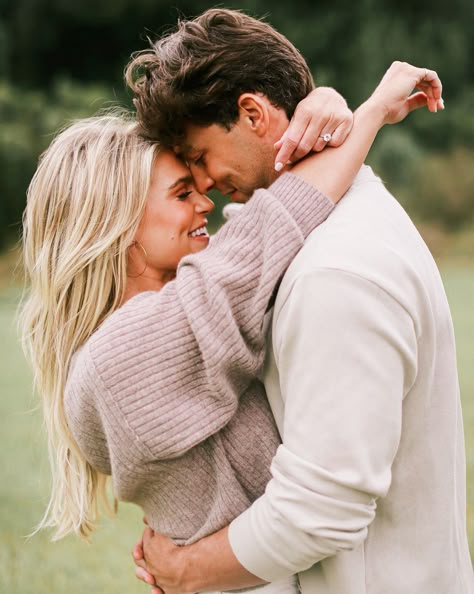 Casual Outdoor Couple Photoshoot, Southern Engagement Pictures, Engagement Photos Inspiration, Married Couple Photoshoot, Madison Lecroy, Engaged Pictures, Elopement Pictures, Engagements Pictures, Engagement Shoots Poses