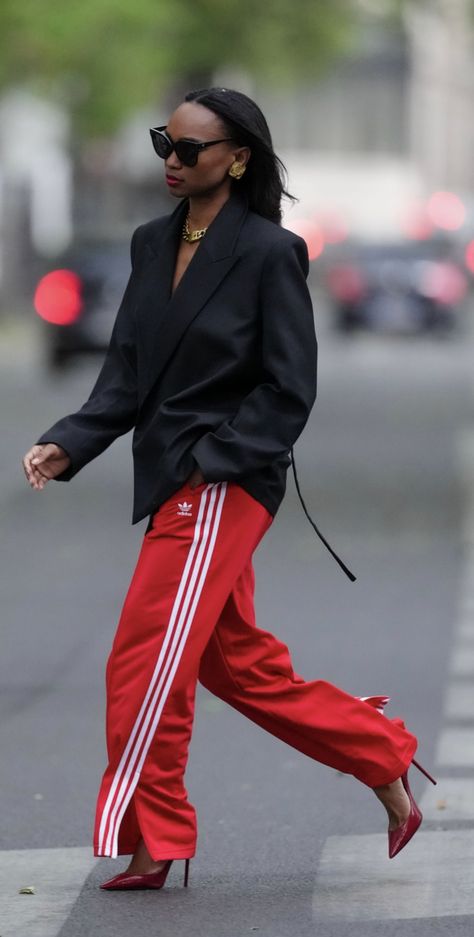 Sweatsuit Street Style, Adidas Red Track Pants Outfit, Dressy Street Style, Adidas Track Pants Outfit Winter, Addidas Outfits Women, Red Track Pants Outfit, Sporty Chic Outfits Street Fashion, Adidas Pants Outfit Fashion, Formula One Outfit Women