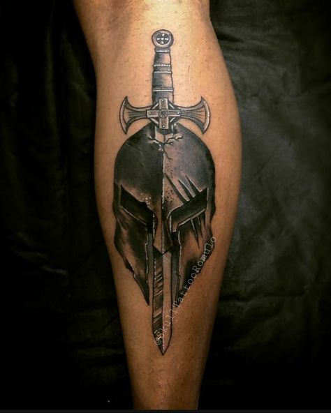 Spartan Helmet Tattoo, Hals Tattoo Mann, Gladiator Tattoo, Hirsch Tattoo, Viking Tattoo Sleeve, Helmet Tattoo, Spartan Tattoo, Knight Tattoo, Warrior Tattoos