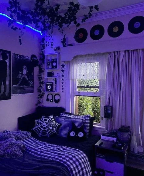 Bedroom Ideas Small Spaces, Grunge Aesthetic Room, Indie Rooms, Room Ideas Aesthetic Grunge, Grunge Room Ideas, Trendy Room, Dream Bedroom Inspiration, Chill Room, Retro Room