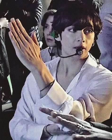 Taehyungs Hand, Jimin's Hands, Jimin Black Hair, Energy Aesthetic, Taehyung Abs, Taehyung Photoshoot, Taehyung Funny, Pretty Hands, Kim Taehyung Funny