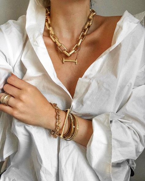 Fall Jewelry Trends, Foto Tips, Stil Inspiration, Women's Jewelry And Accessories, Nalu, Jewelry Photography, Fall Jewelry, Diy Schmuck, Coco Chanel