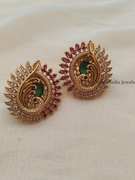 South India Jewels Earrings, Gold Ear Designs, Stone Studs Earrings Gold, Traditional Earrings Gold, Traditional Jewelry Antique, Antique Earrings Studs, Ear Rings For Women, Earrings Gold Indian, Ear Studs Design