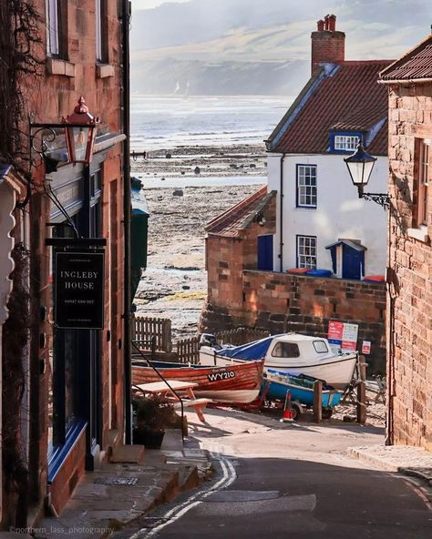 Robin Hood Bay England, Robin Hoods, Best Of Scotland, Robin Hoods Bay, English Summer, Colorful Houses, Seaside Village, Gap Year, Urban Sketching