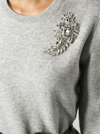 How To Wear A Broach Ideas, Broach How To Wear A, Brooch Ideas, Look Expensive On A Budget, How To Look Expensive, Look Expensive, Budget Fashion, Business Outfit, Gray Sweater