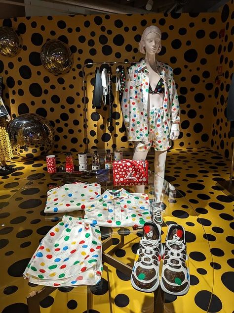 The Uncanny Valley of Louis Vuitton’s Yayoi Kusama Collection – PRINT Magazine Yayoi Kusama Infinity Room, Yayoi Kusama Louis Vuitton, Kusama Louis Vuitton, Louis Vuitton Yayoi Kusama, Art Window, Louis Vuitton Collection, Avant Garde Art, Uncanny Valley, Pop Art Movement