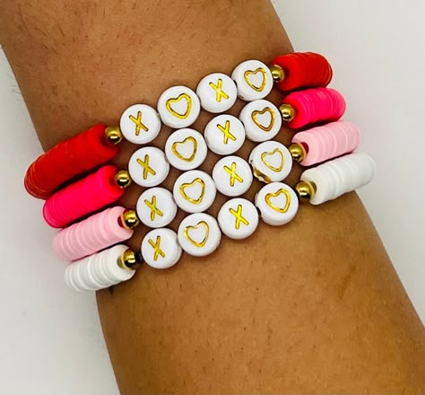 Red Heishi Bracelet, Pink Heishi Bracelet, Clay Bead Bracelet Ideas Preppy Christmas, Valentines Day Clay Bead Bracelet, Clay Bead Bracelet Ideas Valentines, Valentines Clay Bead Bracelets, Xoxo Bracelet, Clay Bracelets, Preppy Bracelets