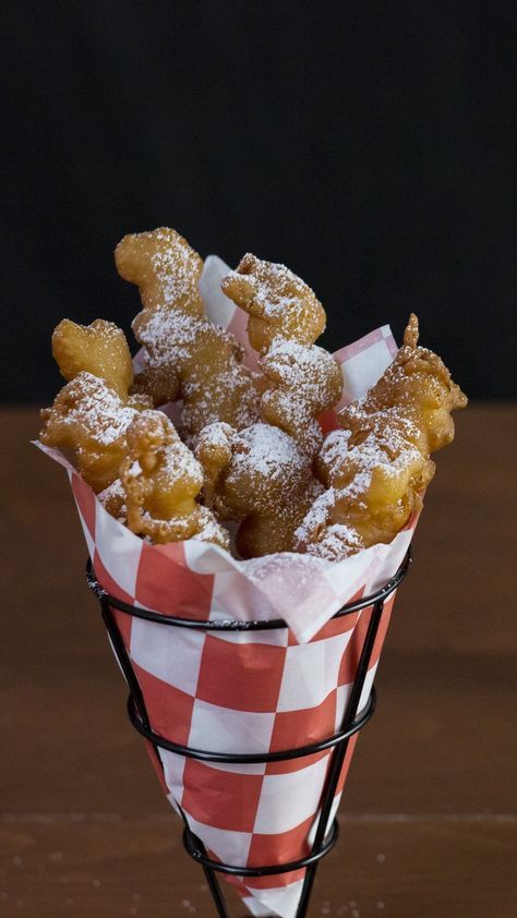 Funnel cake transforms into easy-to-eat funnel fries! Funnel Fries, Funnel Cake Fries, Funnel Cake Recipe, Carnival Food, Funnel Cake, Fair Food Recipes, Fried Food, Churros, Pavlova