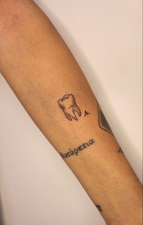 #molartattoo #tattoo #minimaltattoo #teethtattoo #tooth #teeth #toothtattoo #etching #hallooweentattoo #inktober #halloween #molar Small Tooth Tattoo, Molar Tattoo, Dental Tattoo Ideas, Tooth Tattoo Ideas, Teeth Tattoo, Tooth Ache, Tooth Tattoo, Tattoo 2024, Minimal Tattoos