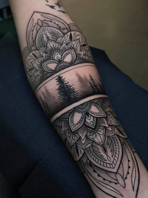 Tato Lengan Bawah, Tato Mandala, Tato Geometris, Tato Maori, Mandala Hand Tattoos, Cuff Tattoo, Feminine Tattoo Sleeves, Forearm Band Tattoos, Tattoos For Women Half Sleeve