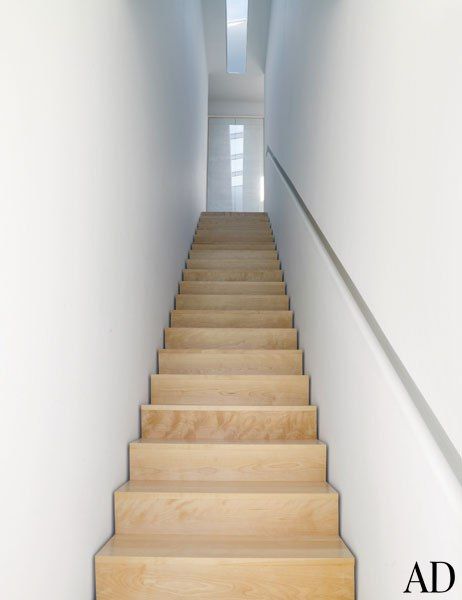 stairs float off the walls, hand rail is recessed into walls Recessed Handrail Staircase, Stairs Between Walls, Staircase Narrow, Recessed Handrail, Clubhouse Architecture, Toshiko Mori, White Railing, Golf Clubhouse, Modern Railing