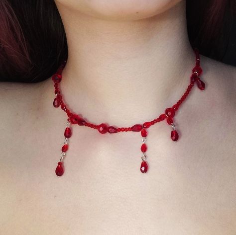 Necklace blood, vampire's necklace, Gothic style Blood Jewel Necklace, Blood Pearl Necklace Design, Blood Bead Necklace, Blood Drop Necklace Ideas, Vampire Pearl Necklace, Vampire Beaded Necklace, Pearl Necklace Diy Ideas, Vampire Jewelry Diy, Blood Jewel Dress