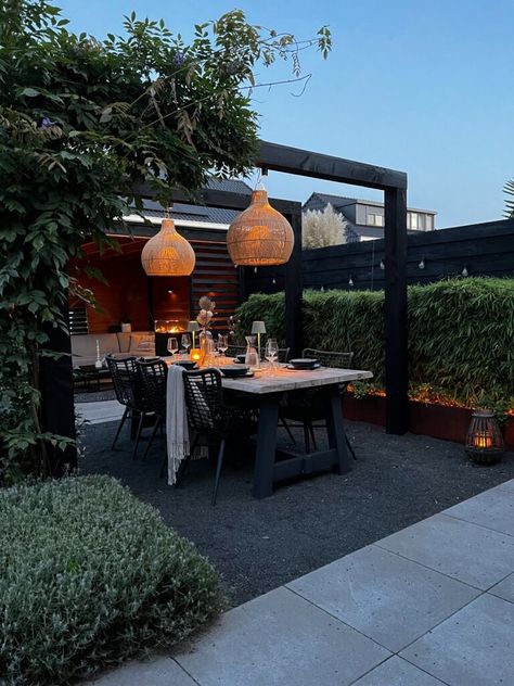 buitenkeuken ideeen pergola kleine tuin Garden Seating Area, Garden Patio Decor, Terrace Garden Design, Have Inspiration, Backyard Garden Design, Outdoor Pergola, Garden Seating, Small Patio, Backyard Patio Designs