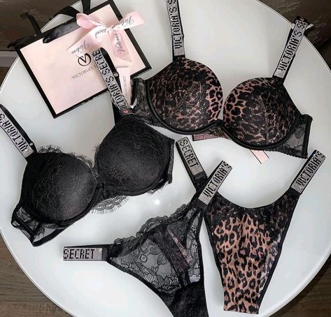 Victoria Secret Lingerie Sets, Viktoria Secret, Pink Outfits Victoria Secret, Victorias Secret Set, Vs Lingerie, Victoria Secret Outfits, Pretty Bras, Girl Thinking, Cute Bras