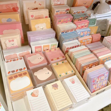 Aesthetic 🦋🦋 Kawaii Stationary Korean Stationery, Stationary Shop Aesthetic, Cute Kawaii Stationary, Muji Stationary, Korean Stationary, Stationary Aesthetic, School Backpack Essentials, Stationary Box, Stationery Obsession