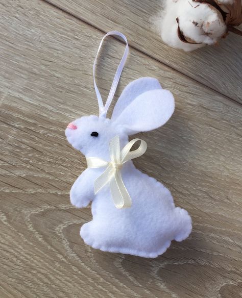 Rabbit Ornaments, Bunny Ornaments, Shabby Chic Christmas Ornaments, Easter Felt, Easter Tree Ornaments, Easter Ornaments, Easter Tree Decorations, Home Decor Table, Felt Bunny