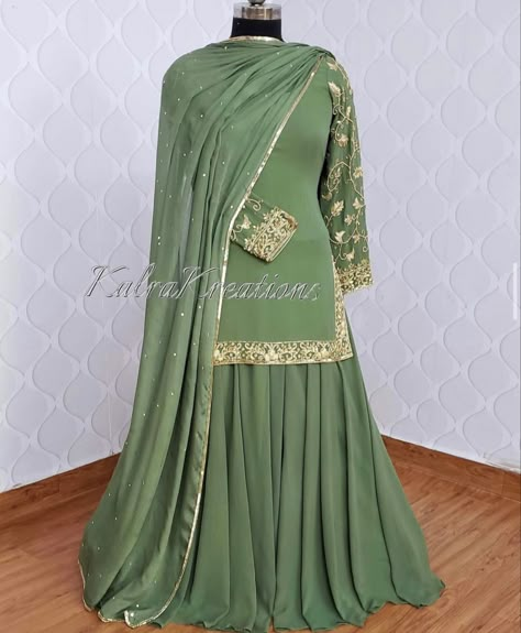 Grara Design Pakistani Dresses, Lehnga For Jaggo, Dresses For Best Friends Wedding, Mehndi Day Outfits, Punjabi Garara Suits, Light Green Colour Combinations Dress, Grara Dress Pakistani Wedding, Grara Dress Indian Weddings, Kurti Lehnga Design