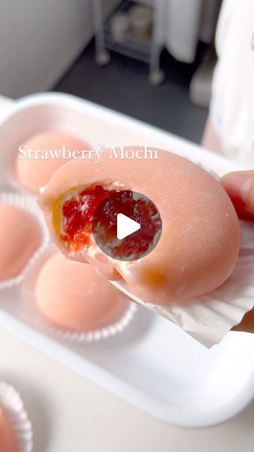 Strawberry Mochi Recipe, Mochi Video, Rice Flour Recipes, Strawberry Mochi, Mochi Recipe, Mochi Cake, Flour Recipes, Rice Flour, Pastry Recipes