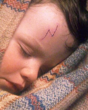 Harry Potter Scar Tattoo, Harry's Scar, Harry Potter Scar, Harry Potter Lightning, Scar Makeup, Lightning Scar, Harry Potter Wiki, Arthur Weasley, Scar Tattoo