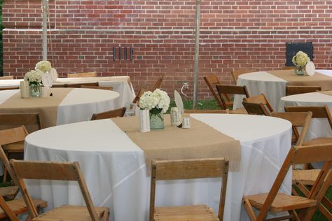 Simple but fantastic burlap runners with the kind of centerpieces that I'm thinking of. From NancyB on the weddingbee boards. Light Wood Chairs, Navy Blue Table Runner, Burlap Centerpieces, Round Outdoor Table, Natural Decorations, Round Table Decor, Farmhouse Theme, Burlap Tablecloth, Burlap Runners