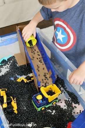 I love using sensory bins with preschoolers because it’s such a motivating way to develop fine motor skills through play! This construction truck themed sensory bin was a big hit with our preschool co-op this past week. The kids used little trucks to lift and load up beans, and we used cardboard to create some … Truck Sensory Bin, Preschool Construction, Gaming Tables, Maluchy Montessori, Construction Activities, Toddler Sensory, Aktivitas Montessori, Kids Sensory, Sensory Bin