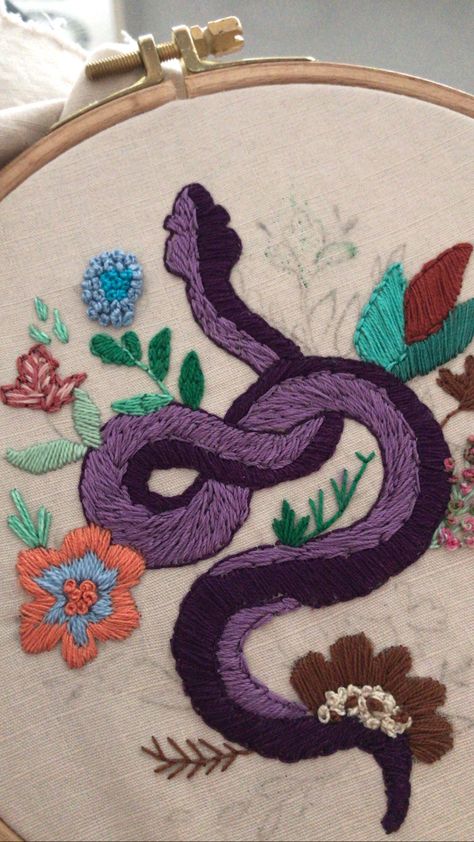 Snake Embroidery Pattern, Medusa Embroidery, Embroidered Snake, Snake Embroidery, 7 Design, Diy Embroidery Patterns, Style Goals, Animal Embroidery, Embroidery Inspiration