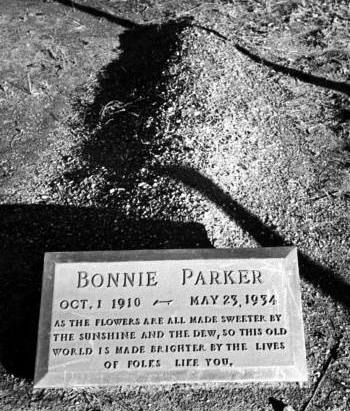 The Morbidly Fasciniating Page Bonnie And Clyde Bonnie And Clyde Real Pictures, Bonnie And Clyde Quotes, Bonnie Parker, Mafia Gangster, Bonnie And Clyde, Dating Tumblr, Divorce Humor, Bonnie Clyde, Best Dating Apps