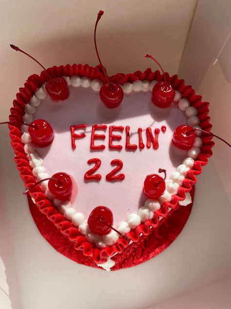 23 Year Birthday Cake, 22 Bday Cake Aesthetic, 22nd Birthday Ideas Cake, Birthday Cake 22 Girl, 22 Cakes Birthday, Cake Ideas 22 Birthday, Aesthetic 22 Birthday Cake, Birthday Ideas 22 Years Old, Birthday Party 22 Years